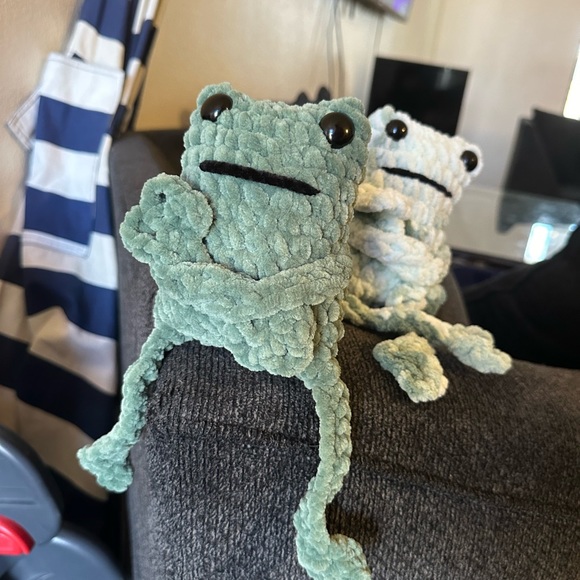 Grumpy crochet leggy frogs (1 mystery frog unless color requested) - Picture 5 of 5